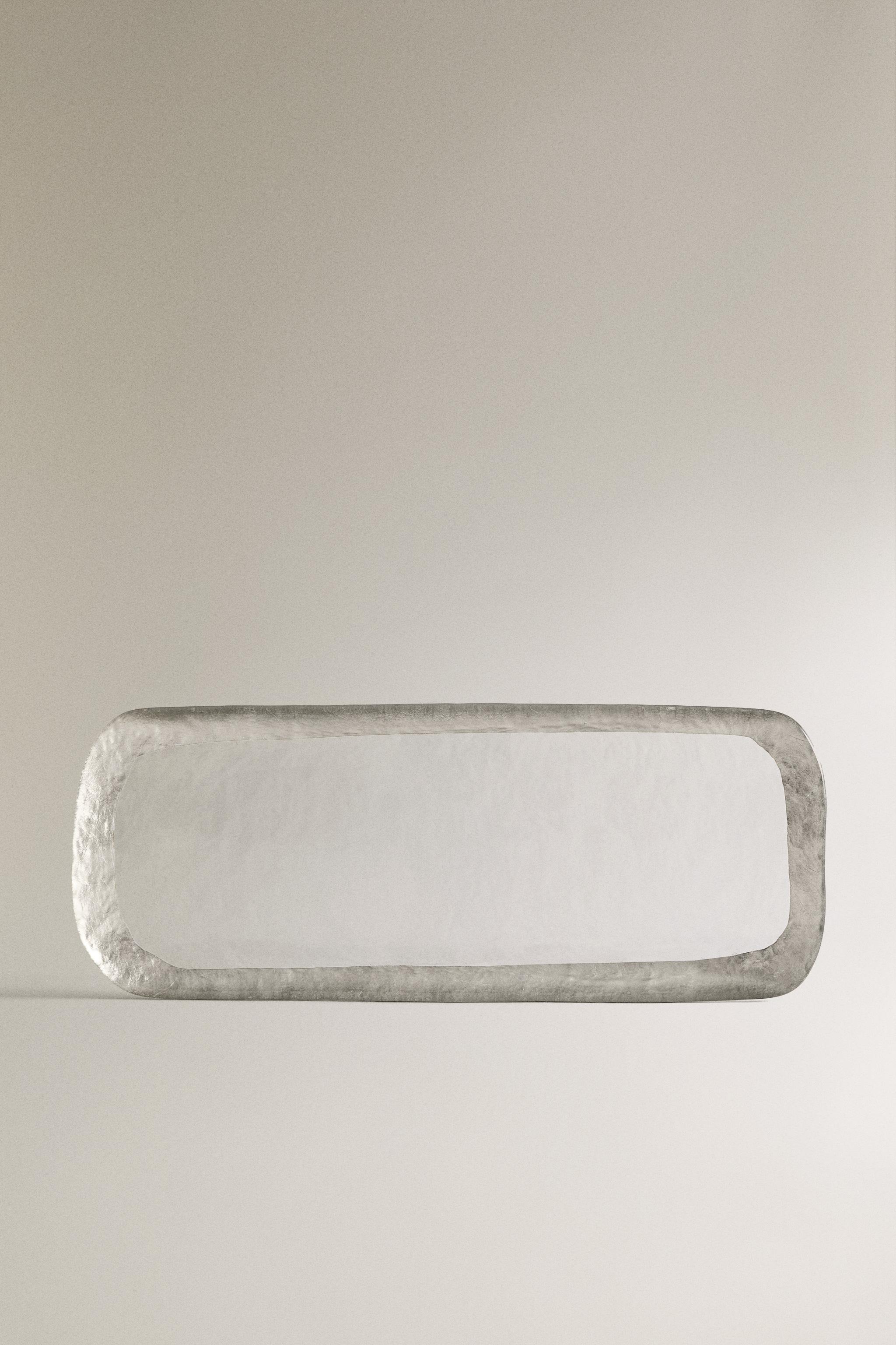 GLASS SERVING DISH WITH A GOLDEN RIM